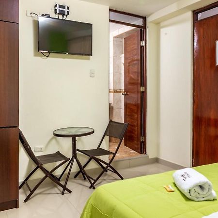 צ'יקלאיו Hostal Florida מראה חיצוני תמונה