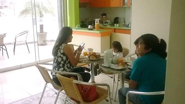 צ'יקלאיו Hostal Florida מראה חיצוני תמונה