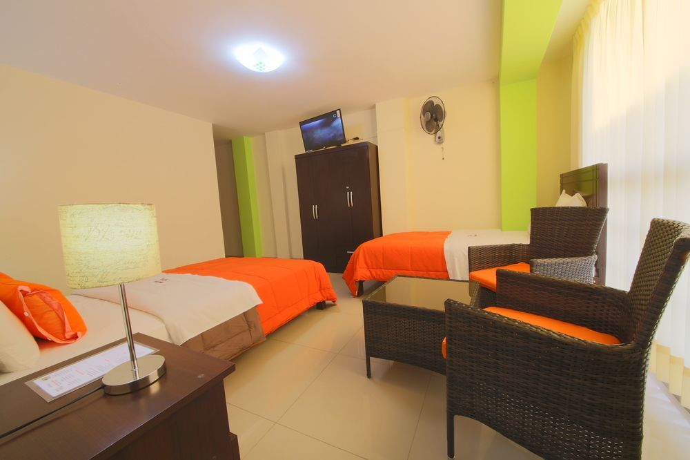 צ'יקלאיו Hostal Florida מראה חיצוני תמונה