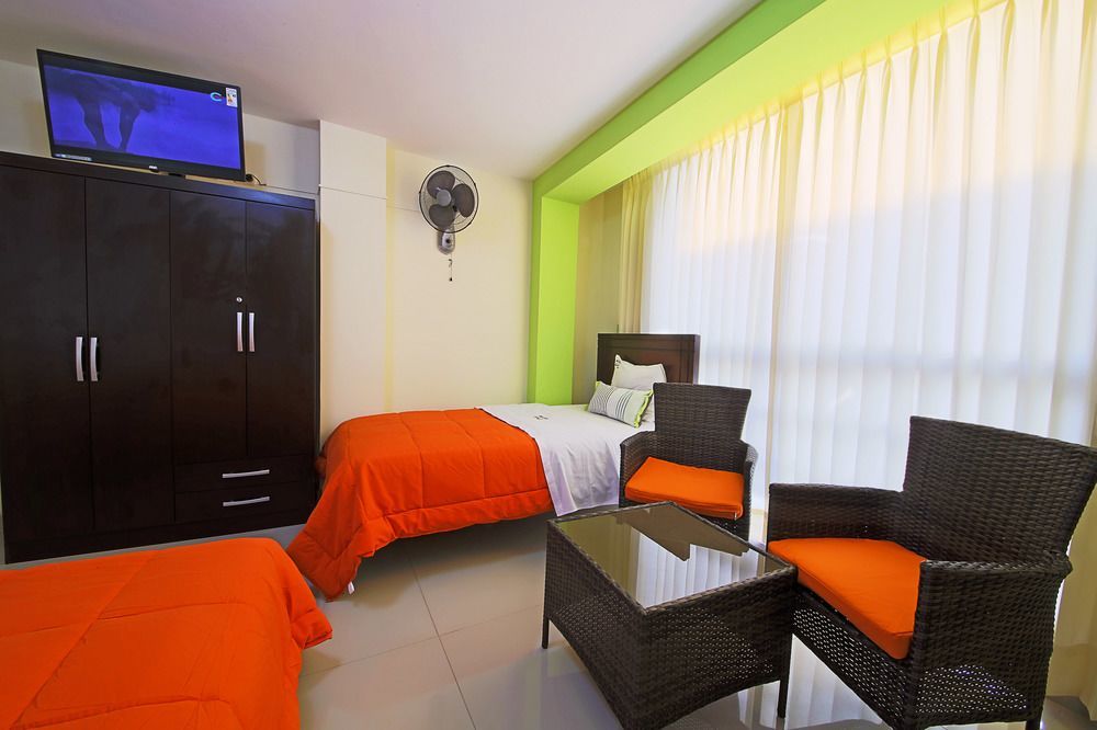 צ'יקלאיו Hostal Florida מראה חיצוני תמונה