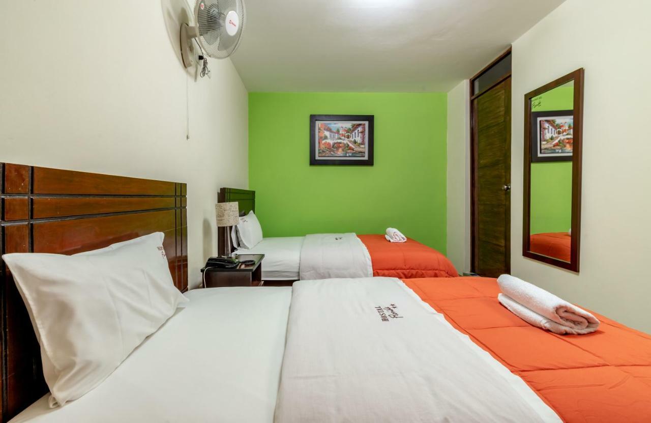 צ'יקלאיו Hostal Florida מראה חיצוני תמונה